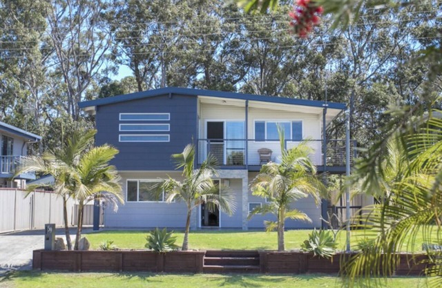 Pet-friendly family home close to the beach in Narrawallee