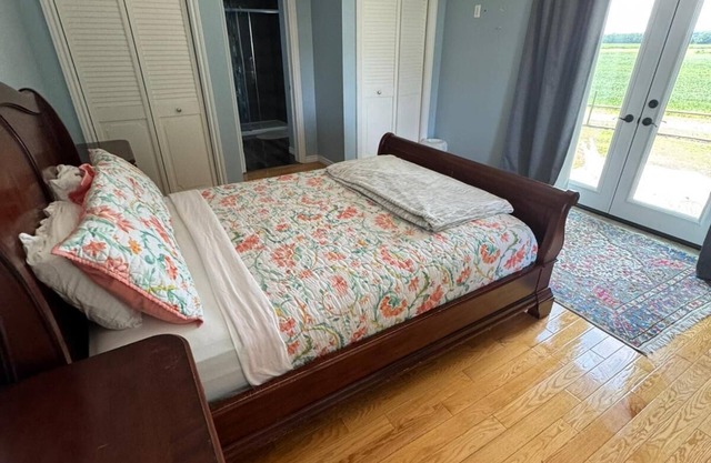 Pet-friendly farm stay with cozy rooms, open fields, and peaceful sunsets!