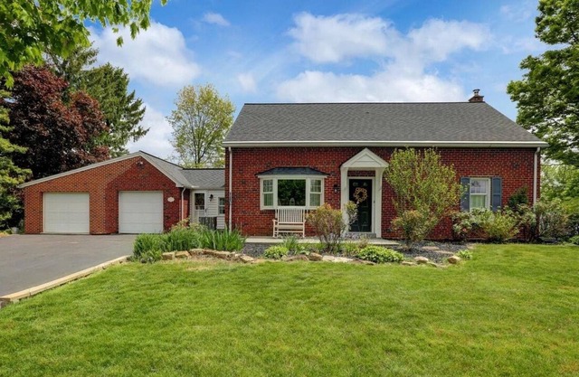 Pet Friendly, Fenced 4 Bedroom Home near Hershey and Harrisburg