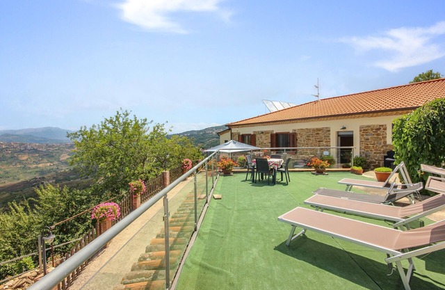 Pet friendly home in Laureana Cilento