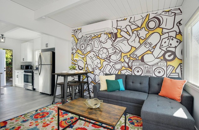 Pet-Friendly Haven Scenic Views Near Downtown SD