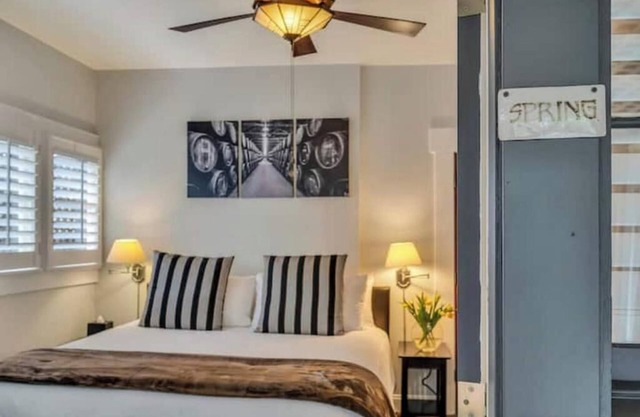 Pet-Friendly King Retreat w/Private Porch. Walk to Best Calistoga Restaurants