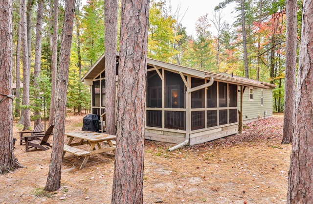 Pet Friendly Lakefront Cottage on Crystal Clear Private Meta Lake!