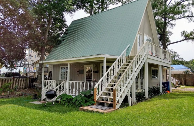 Pet friendly & Located In A Peaceful Setting Near Terry Cove.