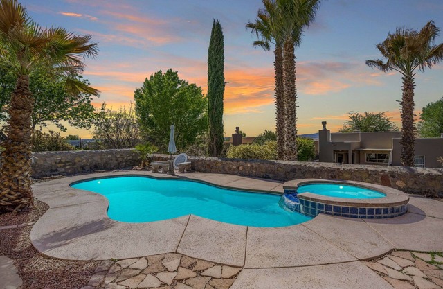 Pet Friendly Luxury Retreat W/Heated Pool & Spa
