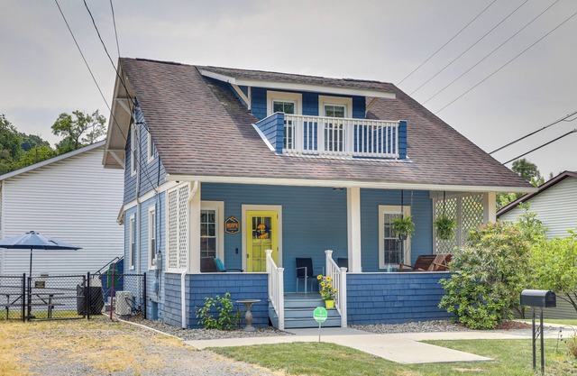 Pet-Friendly ‘Murph Landing’ - 1 Mile to WVU!