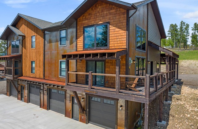 Pet friendly! Newly finished duplex, hot tub, wifi, paved roads, pool access