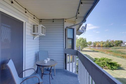 Pet-Friendly Oak Harbor Condo Walk to Lake!