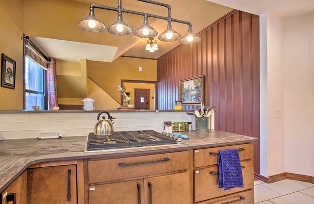 Pet-friendly OKC Home w/Yard ~ 5 Mi to Dtwn!