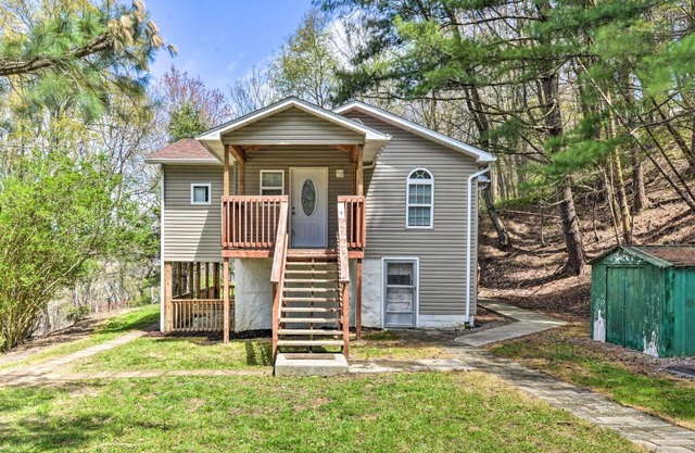Pet-Friendly Princeton Apartment with Private Porch!