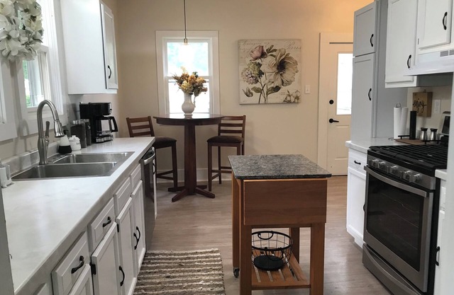 Pet friendly remodeled bungalow home just two blocks from Washington Park.