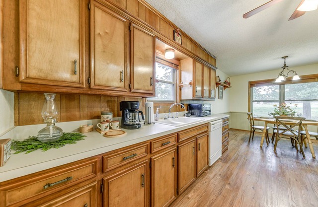 Pet-friendly Ruidoso Cabin w/Deck, Near Alto Lake