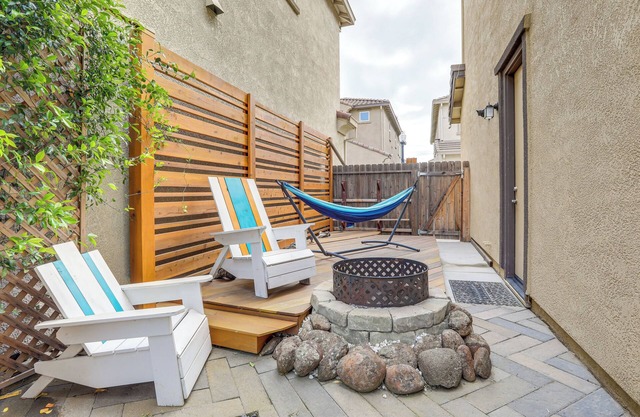 Pet-Friendly Sacramento Home ~ 7 Mi to Downtown!