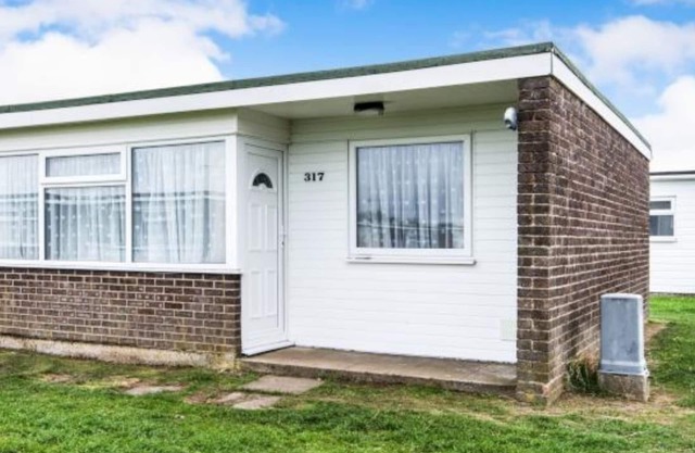 Pet friendly, Semi-Detached 2 Bed Chalet at California Sands near Norfolk Broads