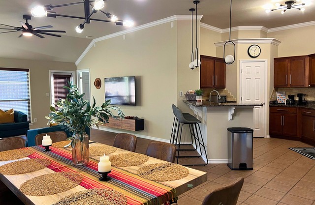 Pet-Friendly South Side Hm Garage + Fenced Yard