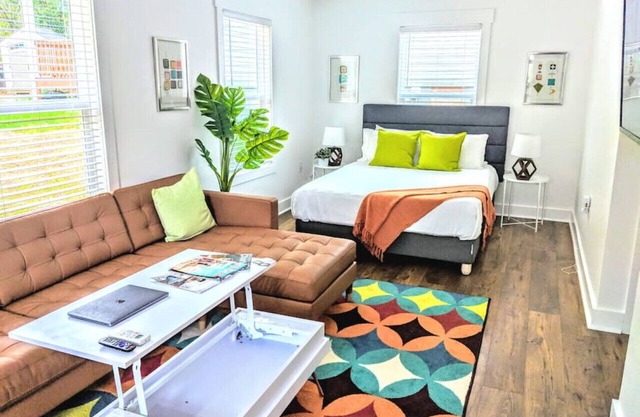Pet friendly tiny home in NoDa near Restaurants, Parks and Breweries