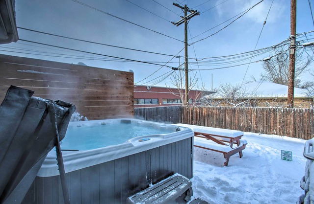 Pet-Friendly Townhome w/ Hot Tub, 5 Mi to LoDo!