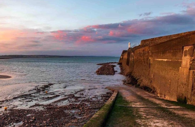 Pet friendly, unique 4-Bed Bungalow in Porthcawl