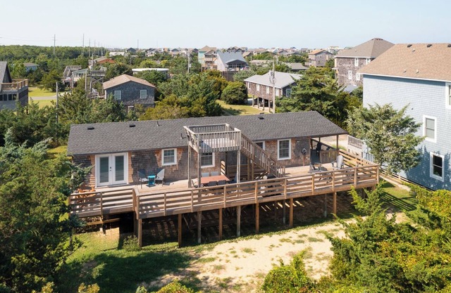Pet-friendly, updated oceanside home in Salvo!