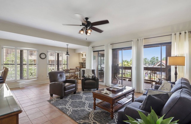 Pet Friendly! Modern 2 Bedroom/2 Bathroom Condo in Shelter Cove Marina