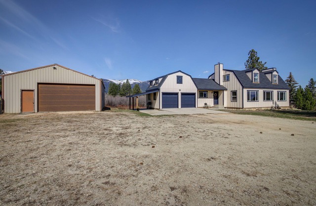 Pet-Friendly Victor Home w/Fire Pit & Large Yard!