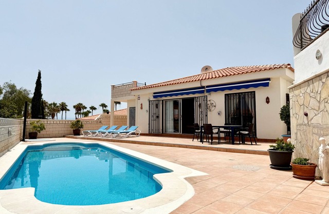 Pet Friendly Villa Azul close to the Beach with Pool, Garden, A/C and Wi-Fi