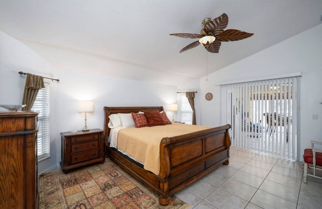 Pet Friendly w/Spa & Pool - Minutes from Beach
