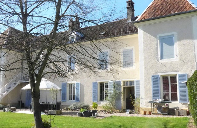 Petit Château Armand Bourgoin B & B