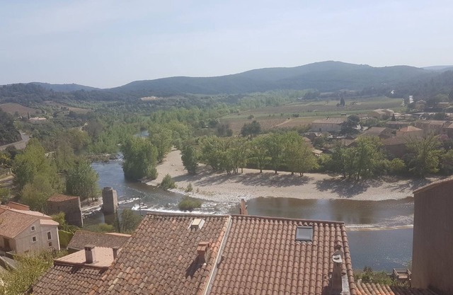 Petit Paradis Au Bord de L'eau