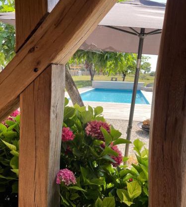 Petite dépendance vue piscine