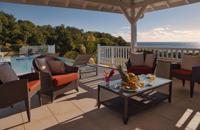 Petite Grenade - View, sea access, infinity pool and tennis court