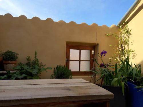 Petite maison de designer (avec terrasse)