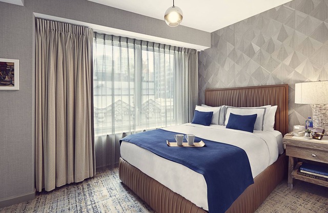 Petite Queen Bedded Room at The Artezen Hotel, Walk to Attractions