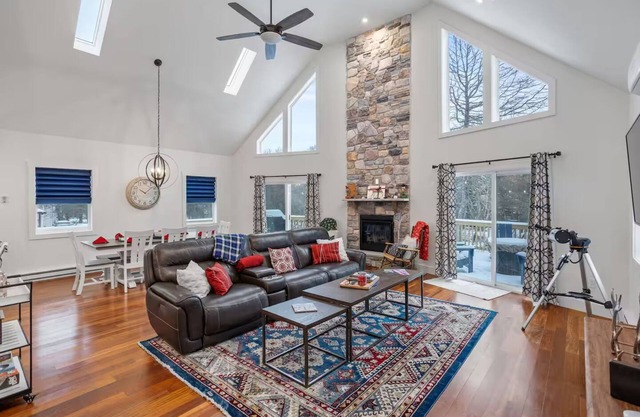 Petrarch Pines Chalet – Modern Retreat w/Hot Tub + Year-Round Activities