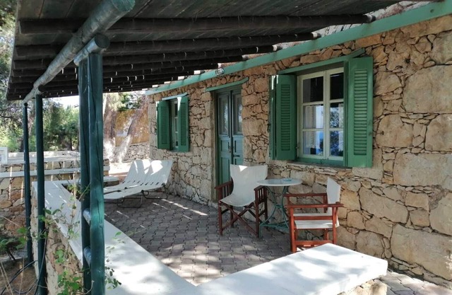 PETRINO 1 - Traditional Lerian House