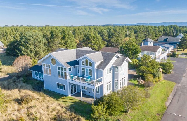 Pets OK, Amazing View, Steps to Town & Beach (Seas)