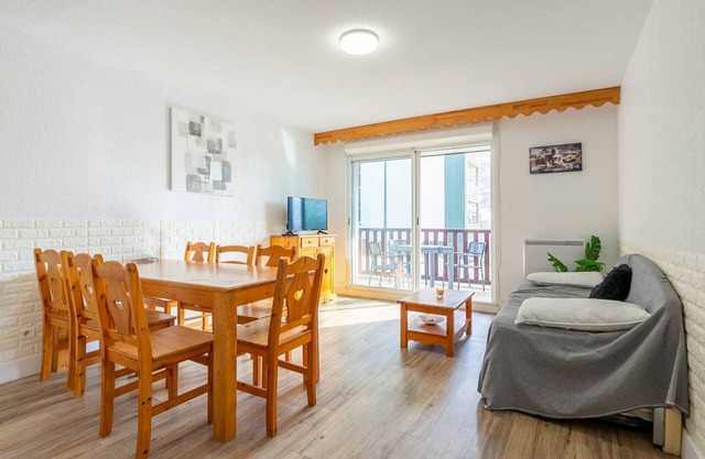 Peyragudes: Apt 8 people, balcony, parking, wifi
