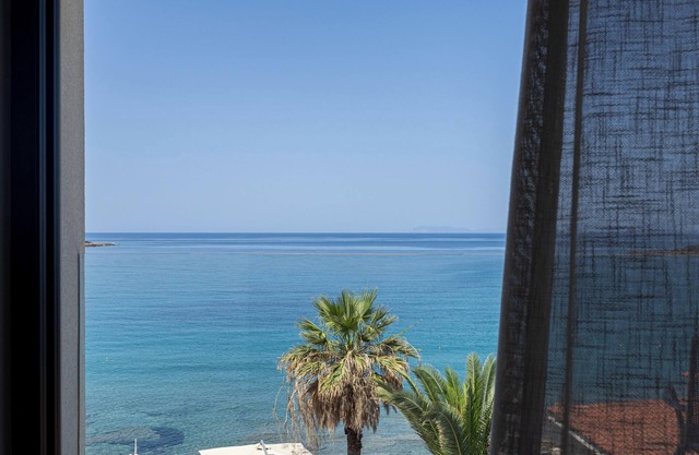 PHEIA, Vriniotis Resorts