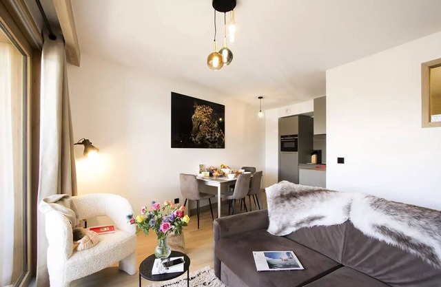 PHOB37 Bright, well-equipped apartment close to hiking trails