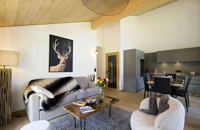 PHOB43 Bright apartment at the foot of the slopes with lovely views