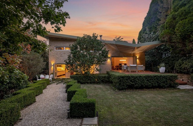Piano House is Architecturally designed with manicured gardens and pet friendly