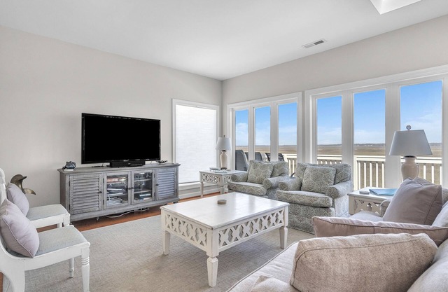 Picayne: Spacious Floor Plan, Views from Ocean to Southport