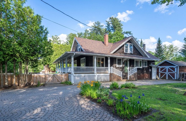 Picturesque Home - 2 Minute Walk to Main Street