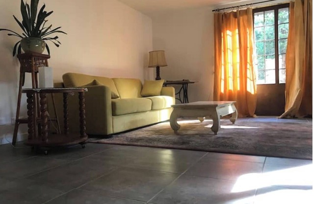 Pied à terre at the gateway to the Ventoux, bike rental.