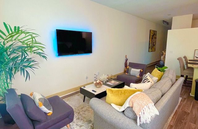 Piedmont Rd Sunshine GetAway , Free parking, 1b/1b