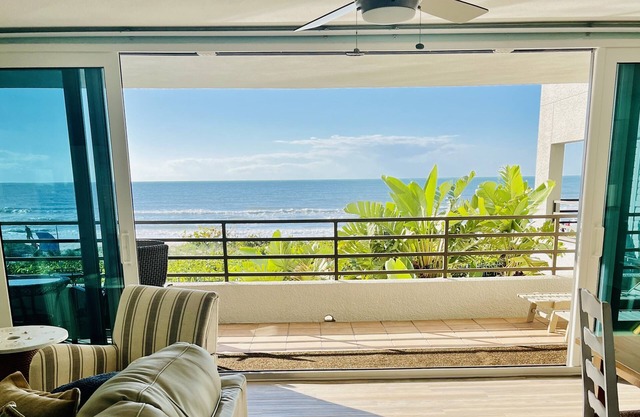 Pier House! Beautiful Beachfront Condo!