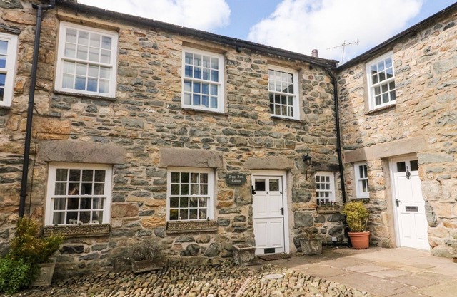 PIGGY BANK COTTAGE, pet friendly in Sedbergh