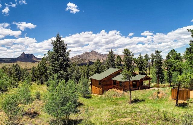 Pikes Peak Ranch - Angler's Cove Cabin