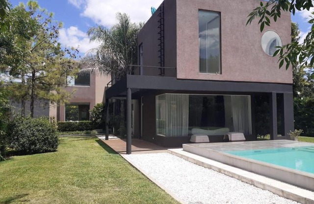 PILAR BARRIO PRIVADO con AMENITIES CASA 6 AMB CON PISCINA