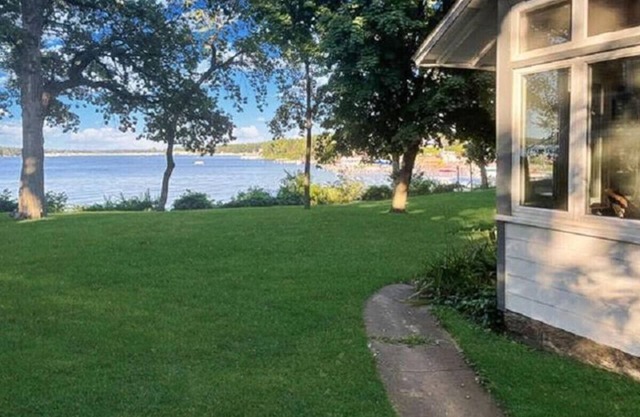 Pillsbury Point Cottage on West Lake Okoboji